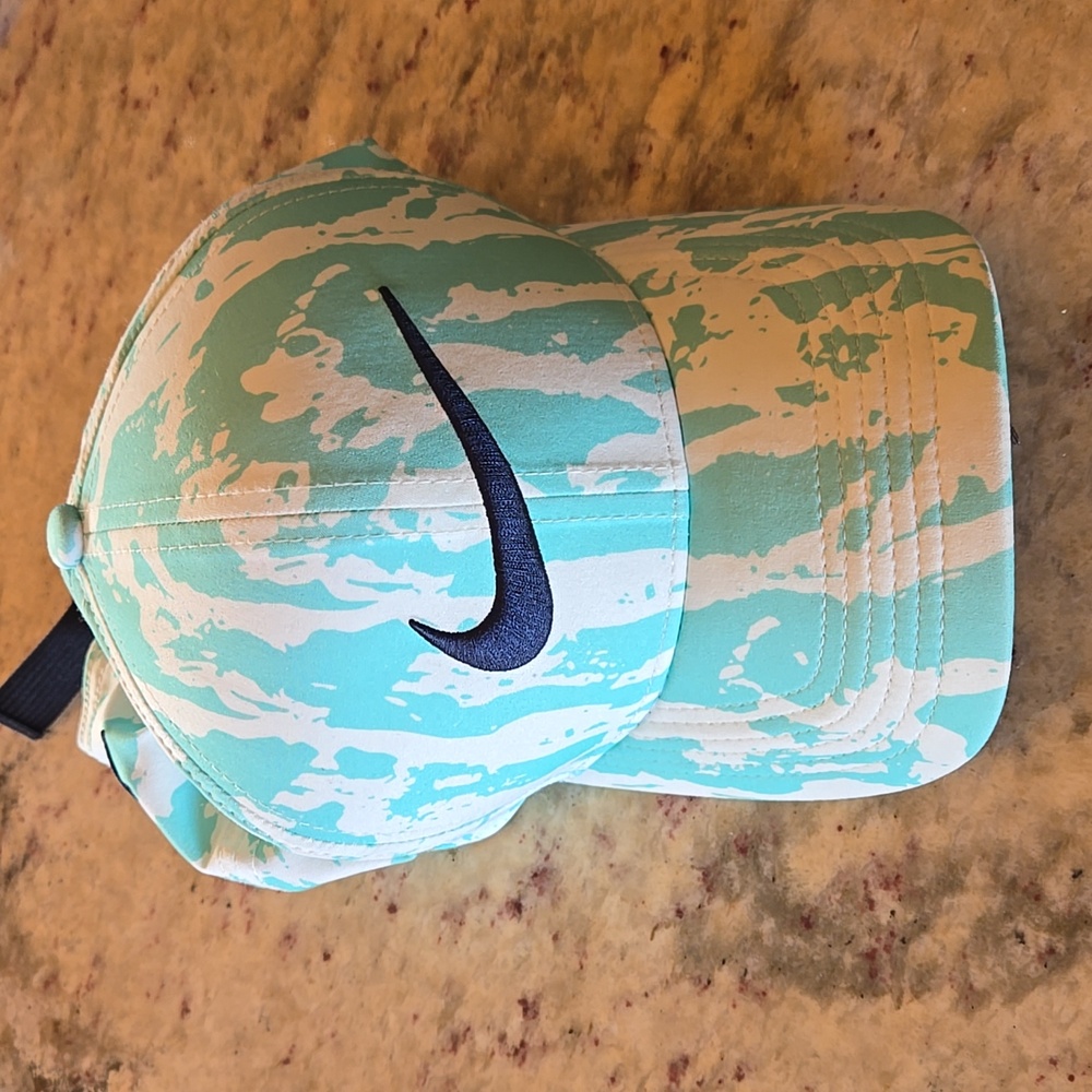 Men's nike golf hat, teal, white one size clean